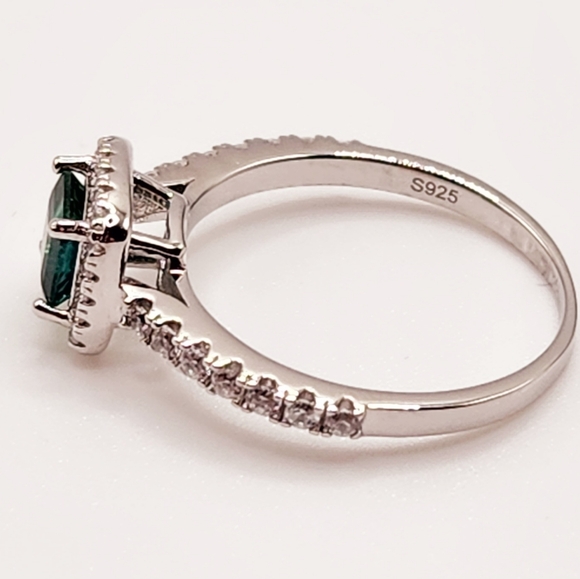 Emerald Moissanite Ring - Picture 7 of 8